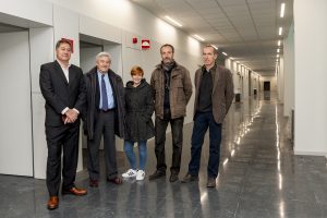 Miquel Griera con Jordi Marcè y los arquitectos de la UB, juntamente con la redactora de este reportaje.