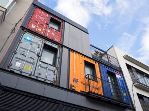 Casa Volta (Terrassa PB+3) ejecutada con final de obra a finales de 2016 y principios de 2017. de Duran Arquitectes