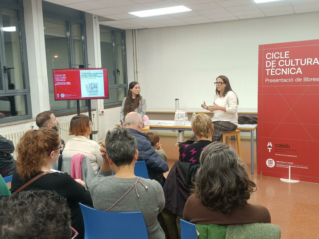 Presentació llibre del Centre de Documentació del CAteb i la Biblioteca de la EPSEB Construim amb Marta Cabanillas i Vanessa Ballester