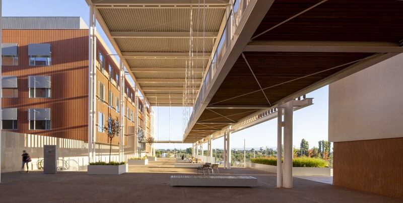 Edifici de consultes externes a l’Hospital Arnau de Vilanova