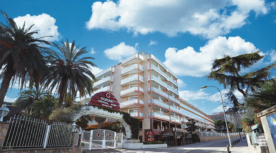 Gestió sostenible de l’aigua en piscines exteriors d’ús públic: Estudi de cas d’un ressort aquàtic a Lloret de Mar